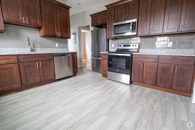 Building Photo - 110 Fuller St Unit 2 Rental