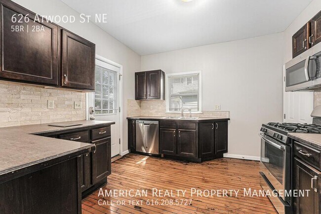 Photo - 626 Atwood St NE