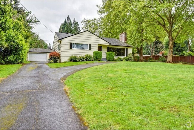 Building Photo - Gorgeous House with Extra Large Yard, Spor...