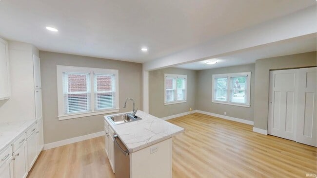 Photo - 612 Clay St