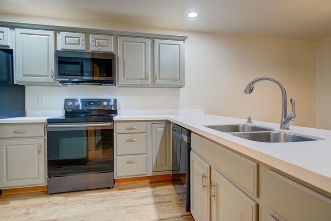 Photo - Laurel Glen Condo For Lease