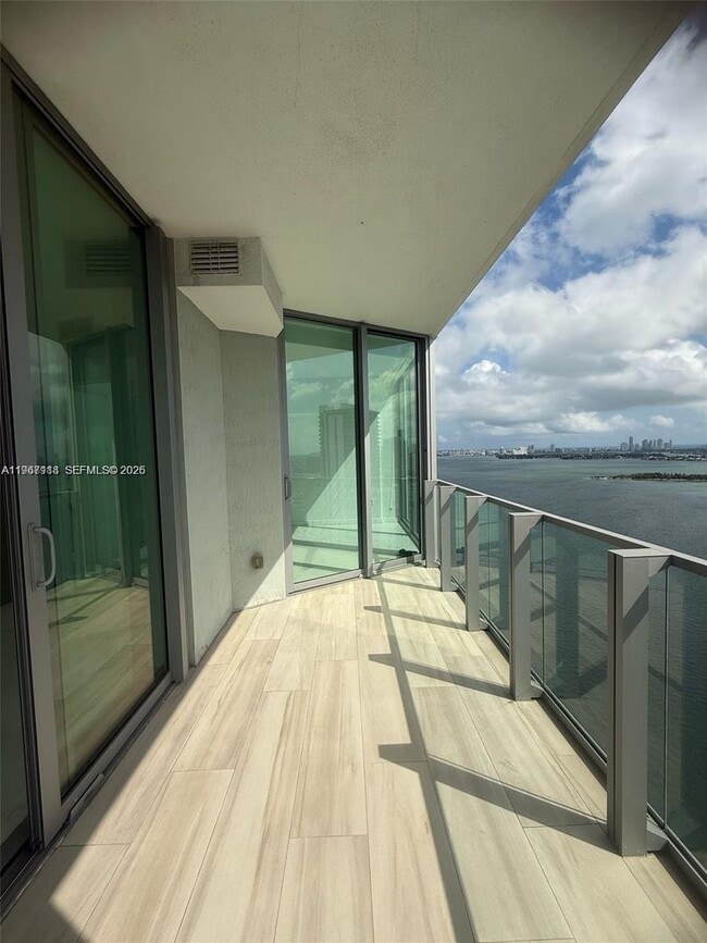 Building Photo - 2900 NE 7th Ave Unit 2709