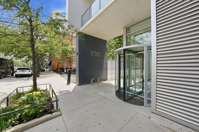Photo - South Loop Condo 2BR + Garage Parking Included