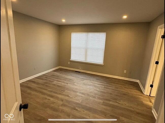 Photo - 6521 Rushing River