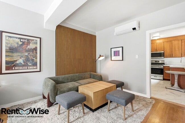 Photo - 988-990-990 Broadway