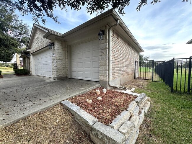 Photo - 807 Centerbrook Pl