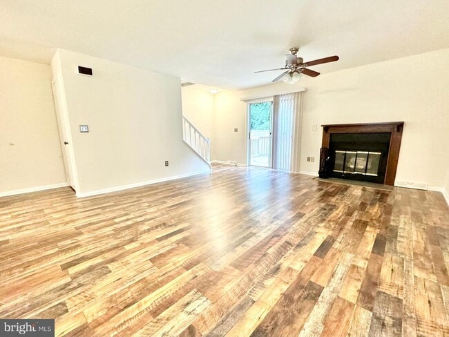 Photo - 7 Lamplighter Ln