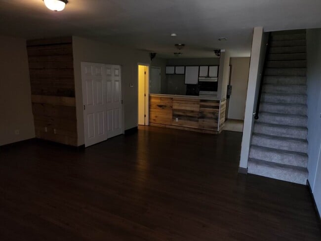 Building Photo - 624 Palisades Dr Unit 624