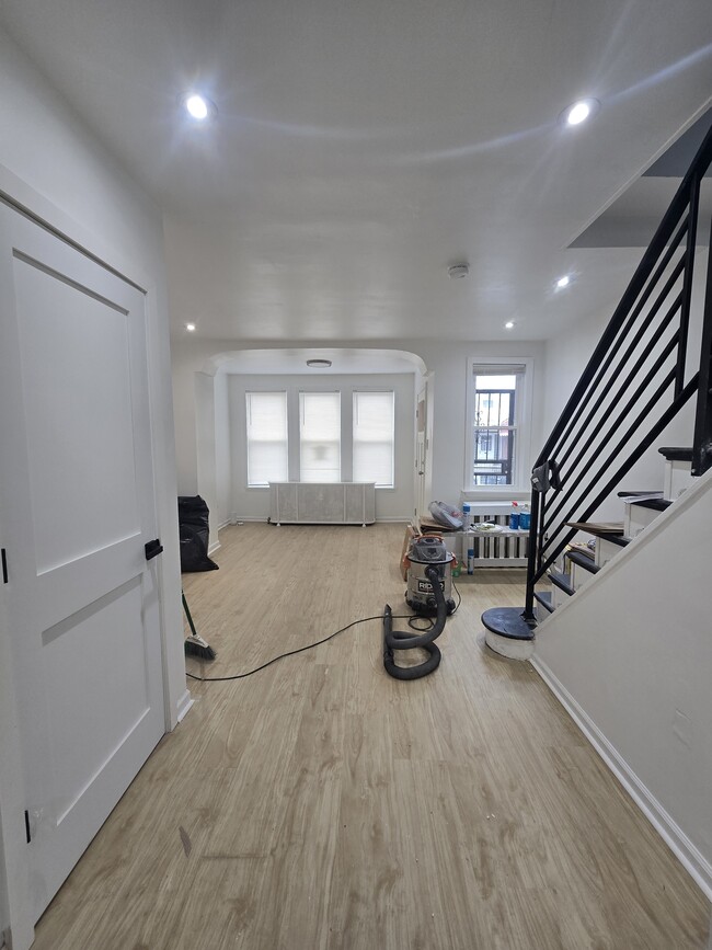 Photo - 619 Brill St