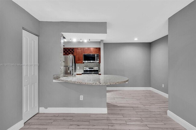 Building Photo - 1263 SW 46th Ave Unit 2103