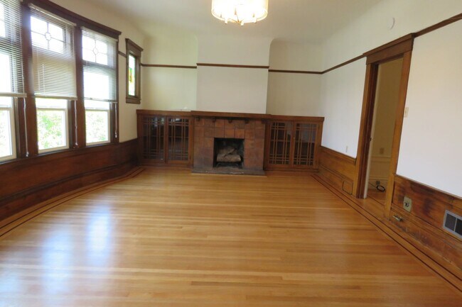 Building Photo - 152A Unit 610 Rental