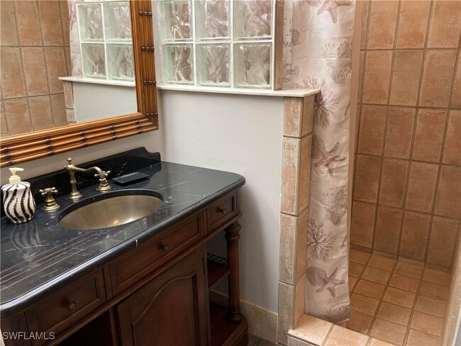 Photo - 203 Esther St