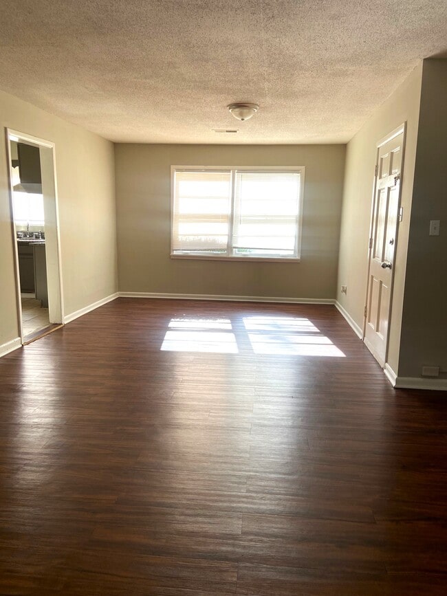 Photo - 921 Garywood Pl