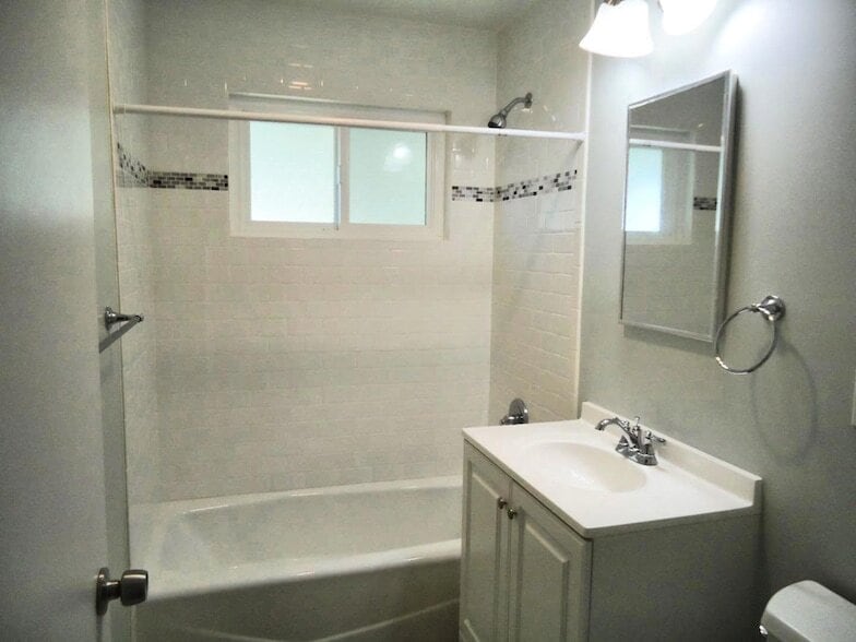 Photo - 628 Grove St