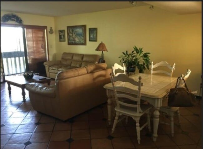 Photo - 655 W Park Dr