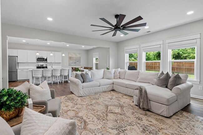 Building Photo - 1224 Arroyo Dr