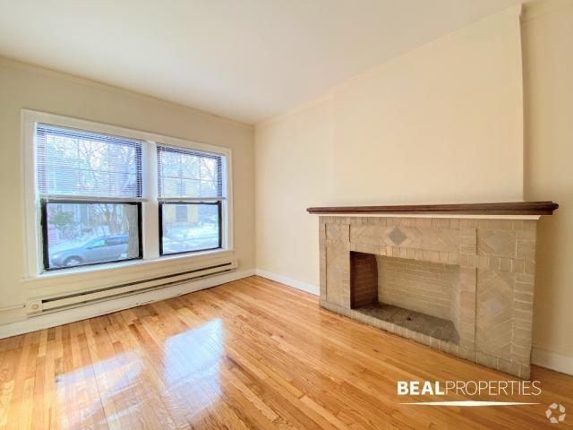 Building Photo - 1 bedroom in EVANSTON IL 60202 Unit E1 Rental