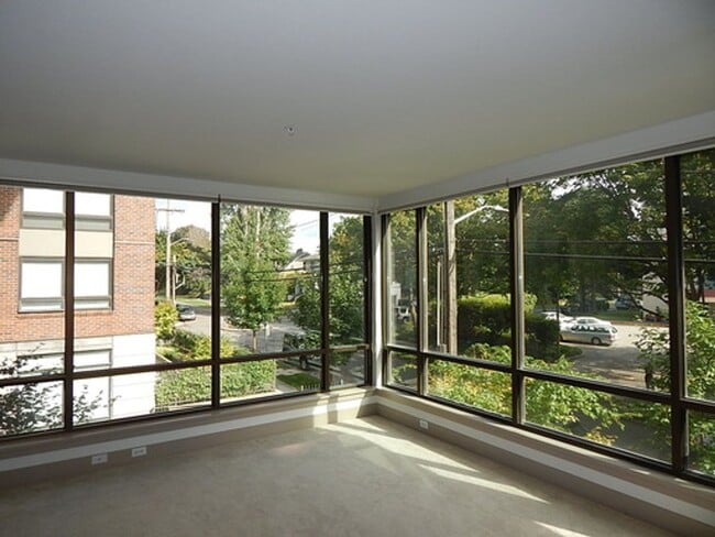 Photo - 1 bd 1 bath close to UW. Water/Sewer/Garbage/Parking/Storage included