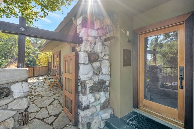 Photo - HOLIDAY SPECIAL***2 WEEKS FREE** 3 Bed/2 Bath Oasis in Royal Woods - Available Now