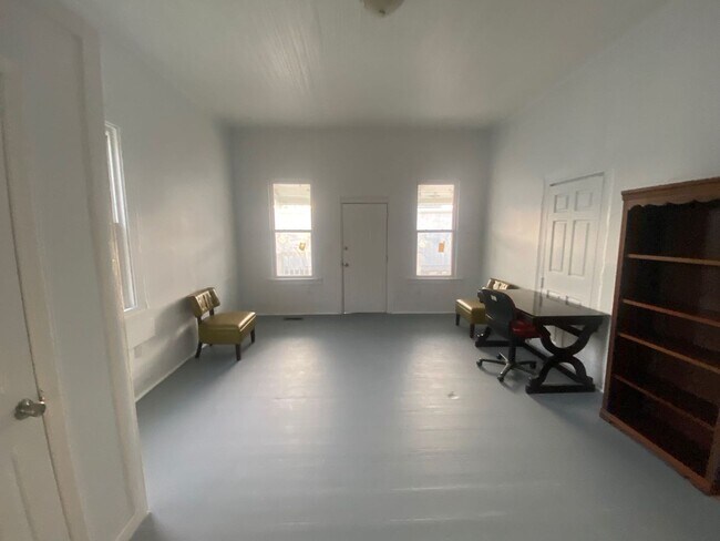 Photo - 100 S Evans St