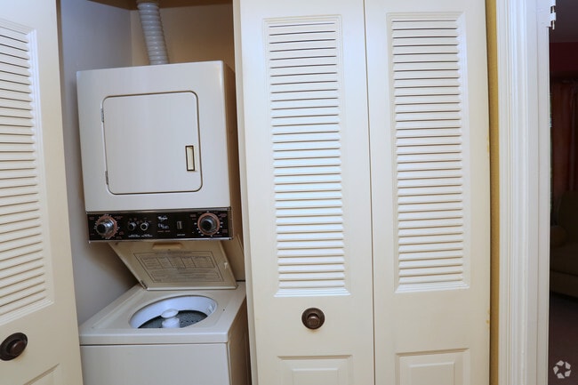 726 SF 1 Bedroom-In Unit Laundry