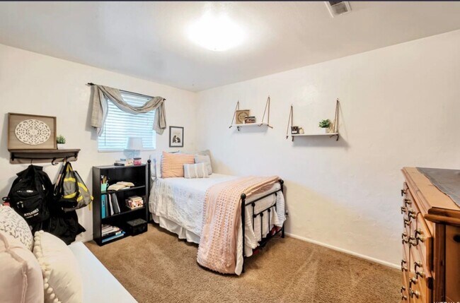 Photo - 1228 N 760 W Unidad Basement Apartment