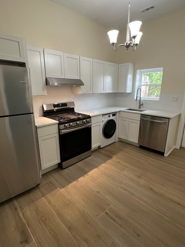 Photo - 2345 W Grenshaw St Unidad Apt 2