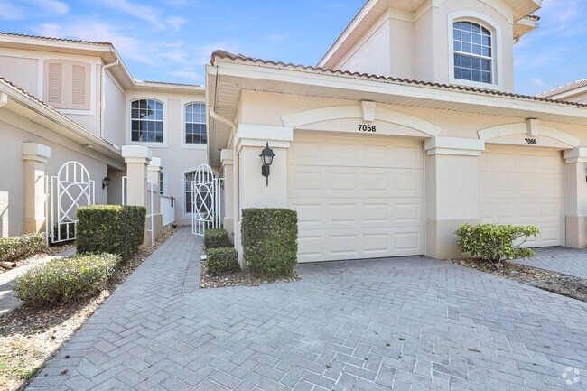 Building Photo - Spacious FURNISHED 3 Bed 2 Bath Condo In P... Unit 1004