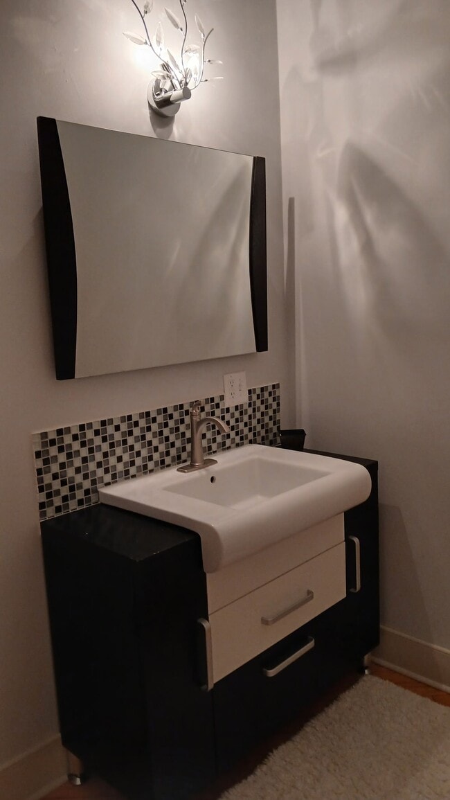 Photo - 150 E 5th St