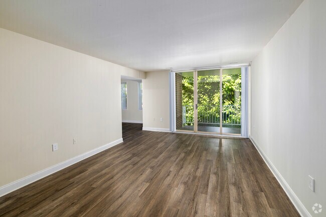 2BR, 1BA - 1,100SF - Living Room