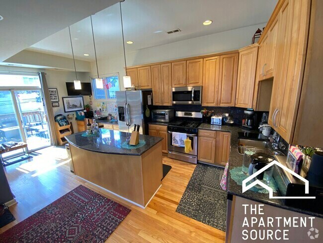 Building Photo - 1707 W Melrose St Unit 2 Rental