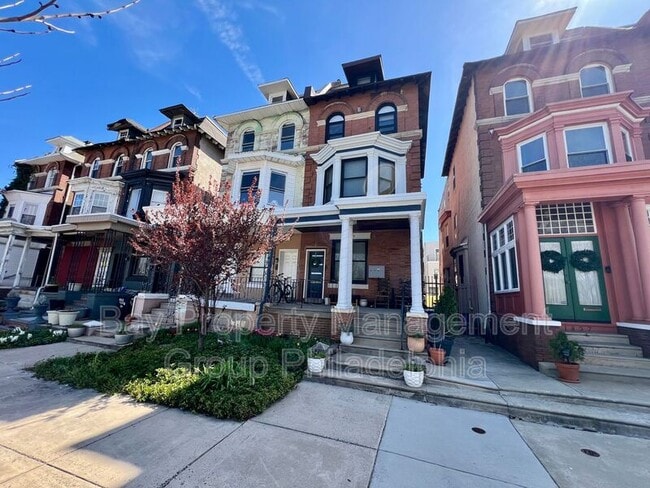 Photo - 1839 N 33rd St Unit 2R