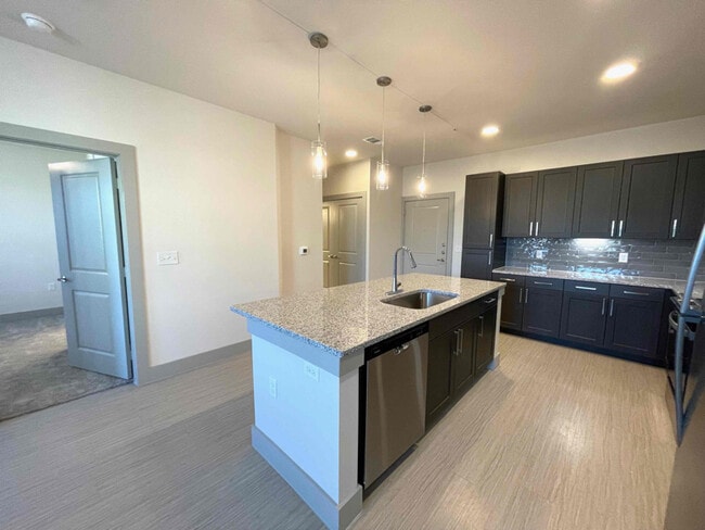 Building Photo - 551 E Finley Blvd Rental
