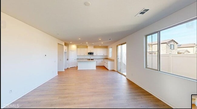 Photo - 2206 Yuzu St