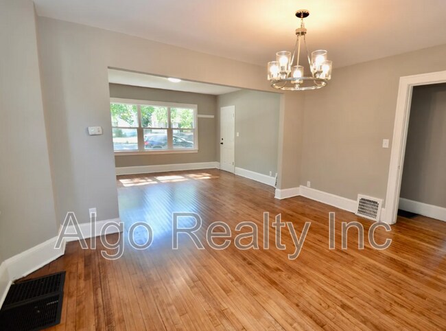 4239 Minnehaha Ave