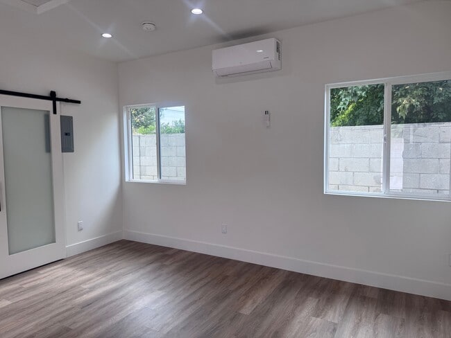 Mini split - 2320 N Naomi St Unidad 101