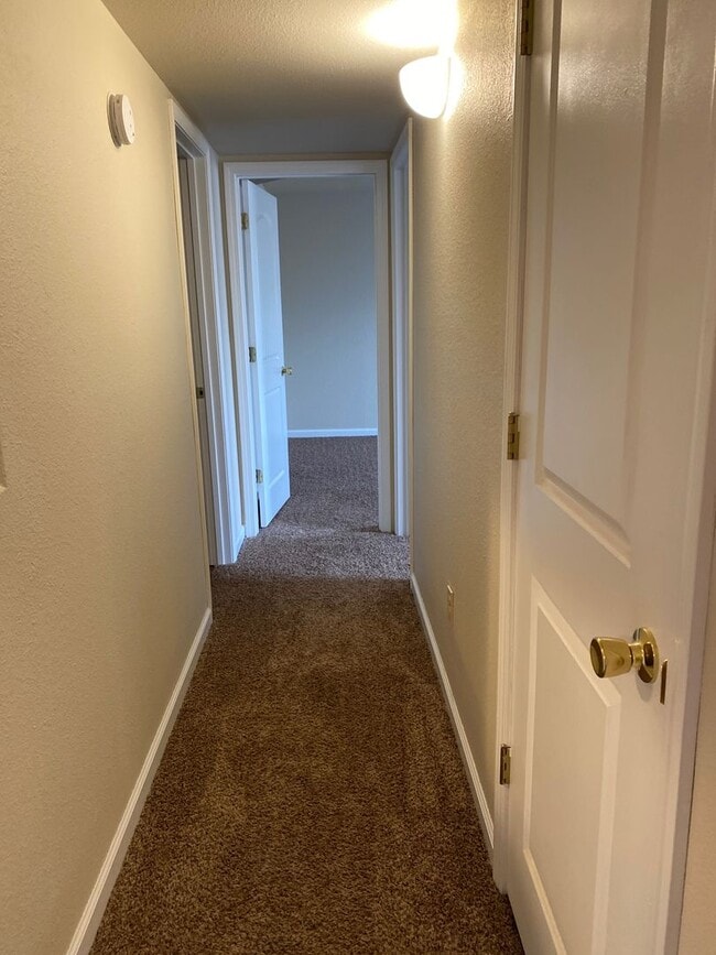 Photo - Life Just Got Better at Breckinridge Apartments! Unidad R206