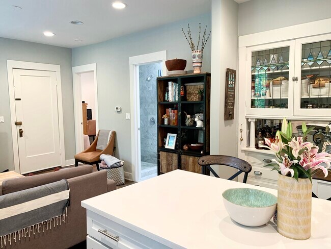 Photo - 2252 W Waveland Ave Unidad 1