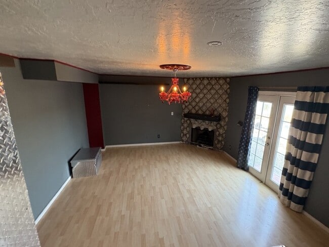 Building Photo - 147 Lakeview Dr