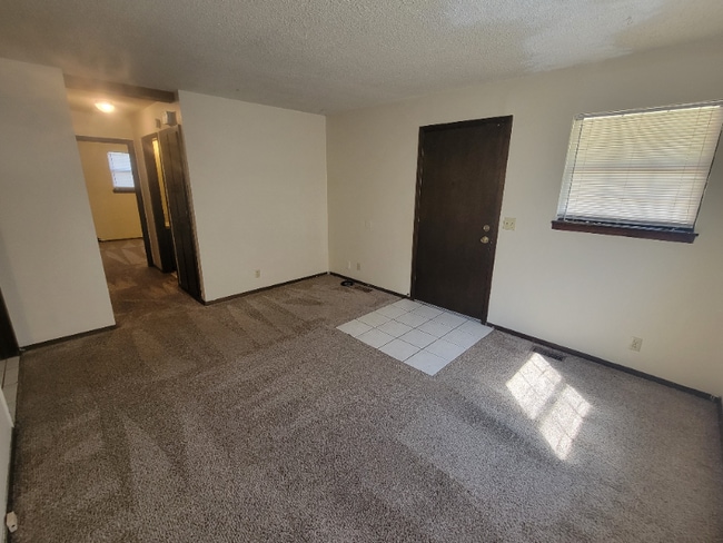 Photo - 735 S Everett St