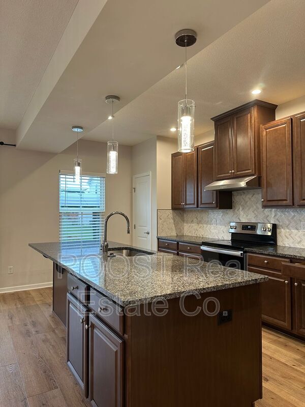 Photo - 380 Crownover Way