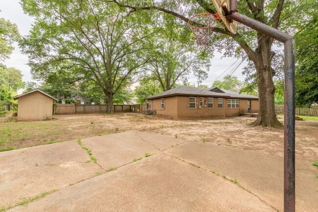 Photo - 376 N Graham St