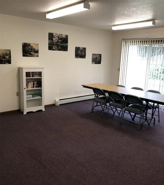 Photo - 140 Town Pl Ct