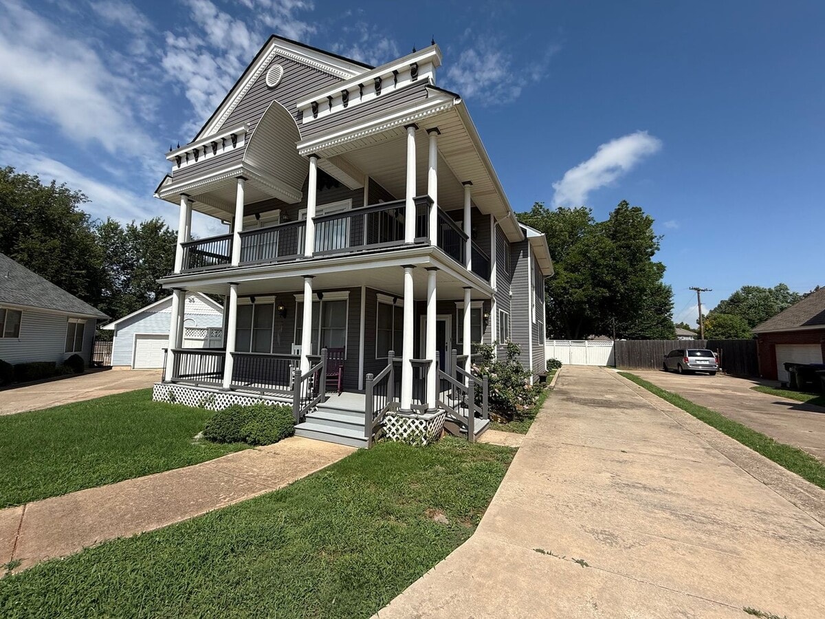 Unique & Close to Campus! - Unique & Close to Campus! House