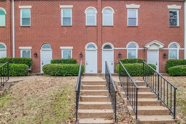 Building Photo - 5021 Birchman Ave Unit 5015