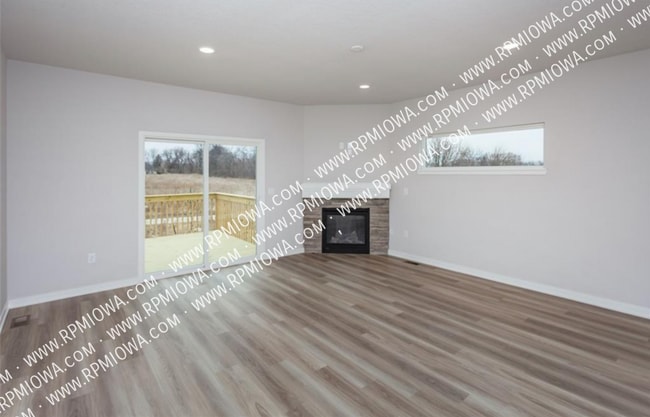 Photo - 755 Linden St