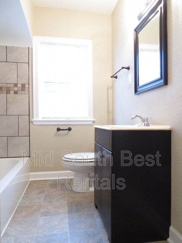 Photo - 1249 Worthington St