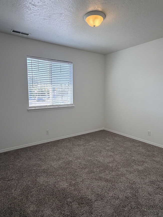 Photo - 119 E King St