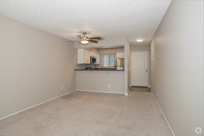 1BR, 1BA - Sala de estar/comedor 688SF