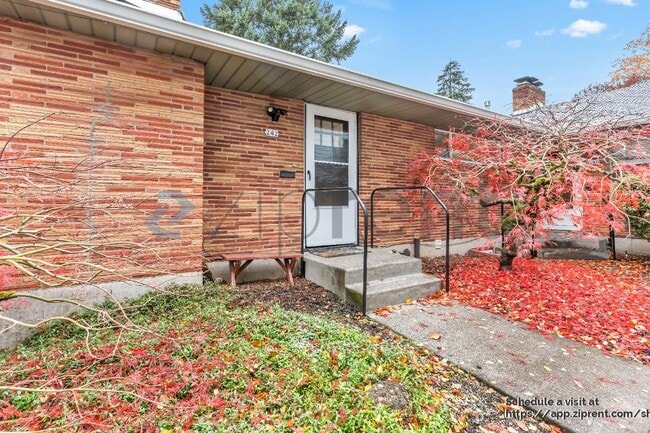 Photo - 242 NE 61st Ave